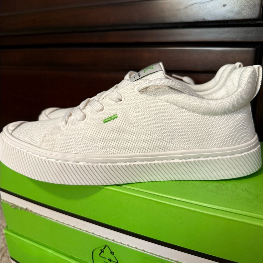 Cariuma IBI White Knit Sneakers W 8.5